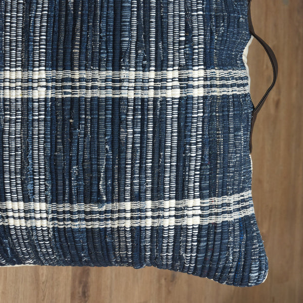 כרית אלמר כחול/לבן ELMAR