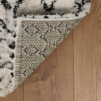 שטיח קזבלנקה 01 לבן/שחור עם פרנזים CASABLANCA