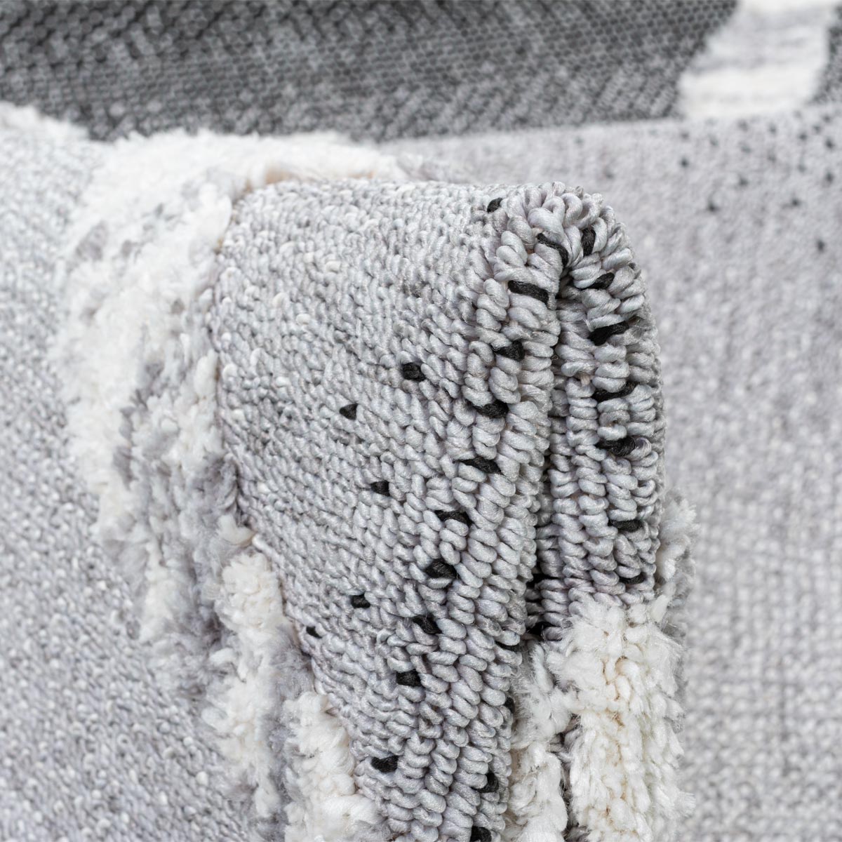 שטיח אטלס 17 אפור כהה/קרם עם פרנזים | השטיח האדום