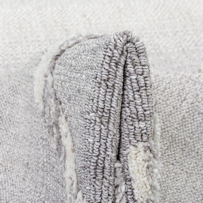 שטיח אטלס 17 אפור/קרם ראנר עם פרנזים | השטיח האדום