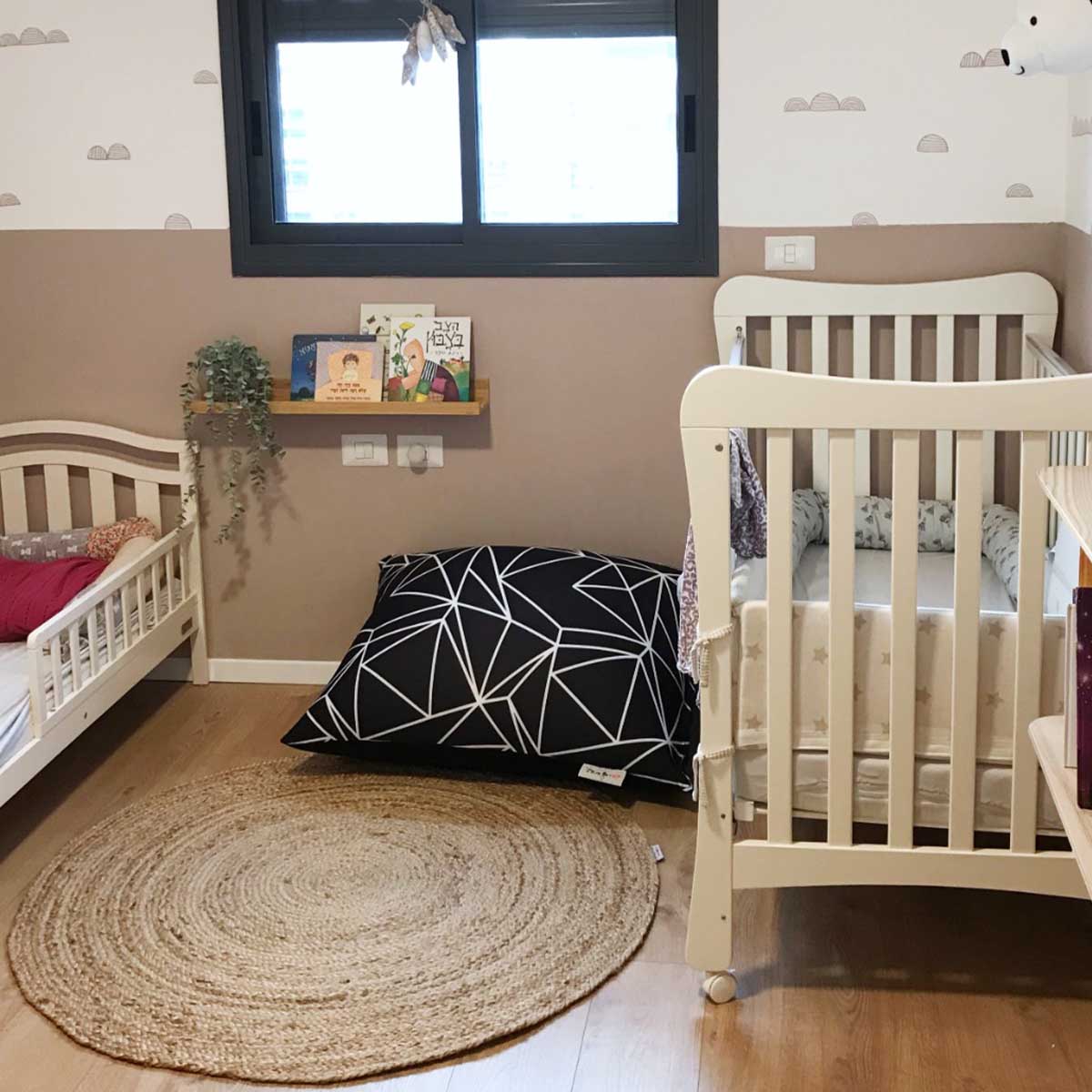 שטיח תמר אריגה שטוחה 01 עגול בז' בהיר  | השטיח האדום | עיצוב וצילום: מעיין פיינשטיין עיצוב והום סטיילינג