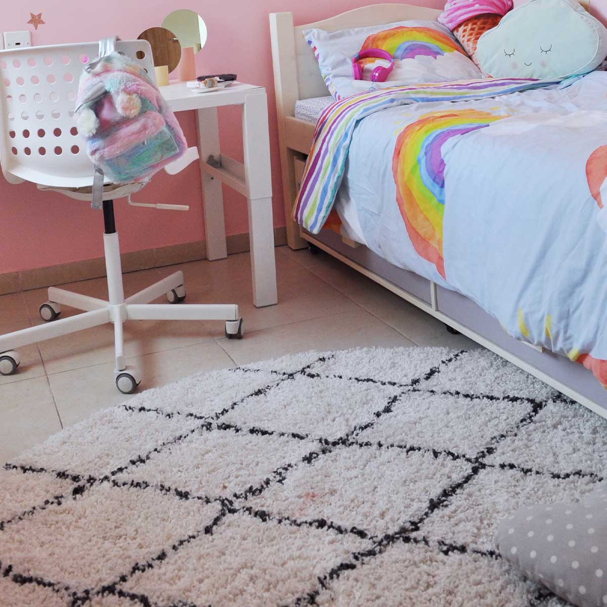 שטיח קזבלנקה 03 לבן/שחור עגול | השטיח האדום | עיצוב וצילום: מעיין פיינשטיין הום סטיילינג