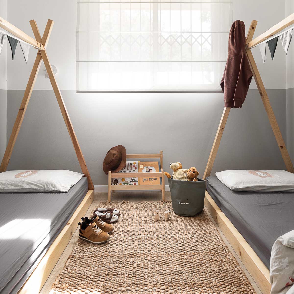  שטיח תמר אריגה גסה 06 בז' עם פרנזים | השטיח האדום | עיצוב: סטודיו SUGERFREE, צילום: גדי יוסף