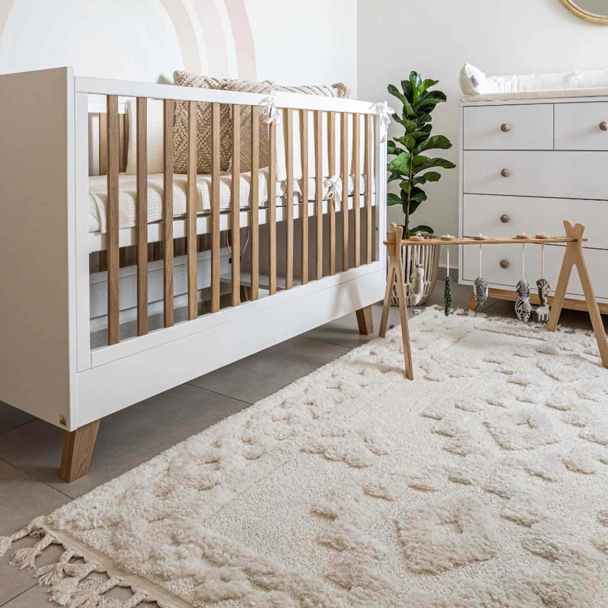 שטיח אטלס 10 קרם עם פרנזים עבים | השטיח האדום | עיצוב: הדר וקסברג צילום: גילי פרידמן סטודיו ויזואלית