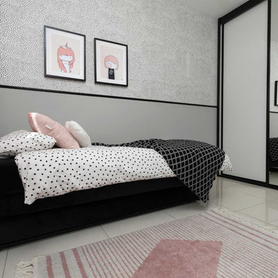 שטיח סלוניקי 14 ורוד עם פרנזים | השטיח האדום | עיצוב: אורית וילקר, צילום: המל צילום
