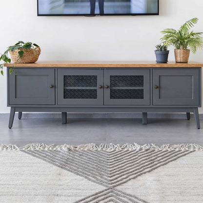 שטיח קילים סקנדינבי 16 לבן/אפור בהיר עם פרנזים | השטיח האדום | עיצוב: אסנת מידן, צילום: מירב פלברג