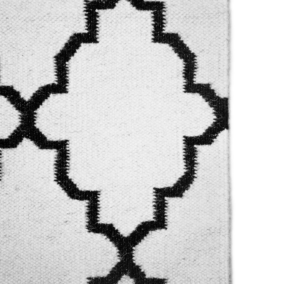 שטיח קילים הדס 09 לבן/שחור | השטיח האדום