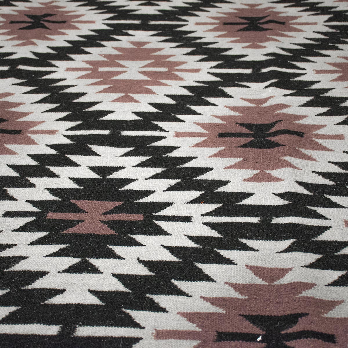 שטיח קילים הדס 10 סגול/אפור עם פרנזים | השטיח האדום