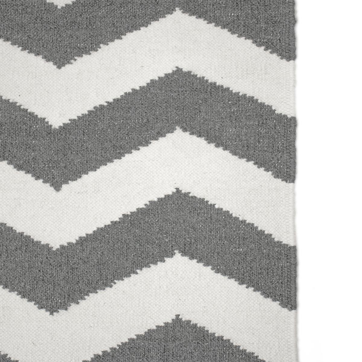 שטיח קילים הדס 01 אפור כהה/לבן עם פרנזים | השטיח האדום