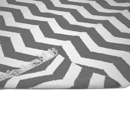 שטיח קילים הדס 01 אפור כהה/לבן עם פרנזים | השטיח האדום