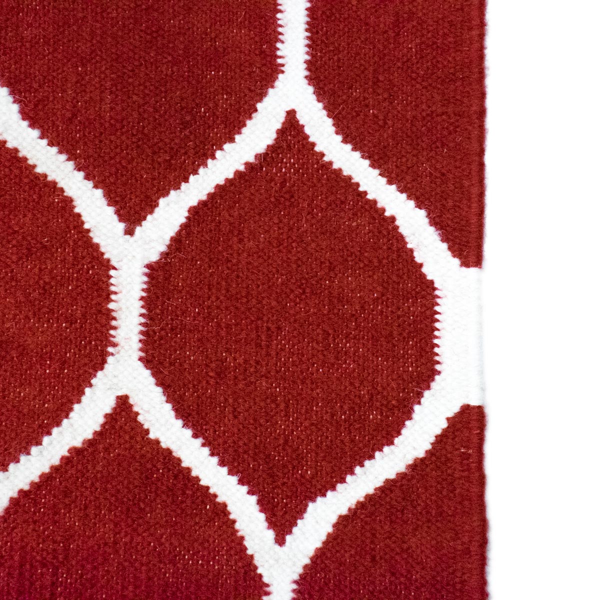 שטיח קילים הדס 04 אדום/לבן עם פרנזים | השטיח האדום