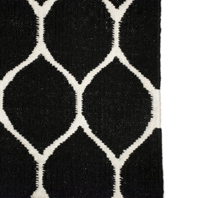 שטיח קילים הדס 04 שחור/לבן עם פרנזים | השטיח האדום