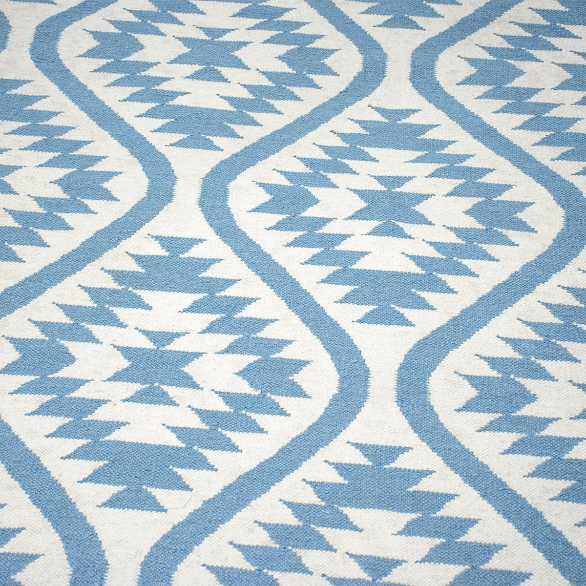 שטיח קילים הדס 11 תכלת/לבן עגול | השטיח האדום