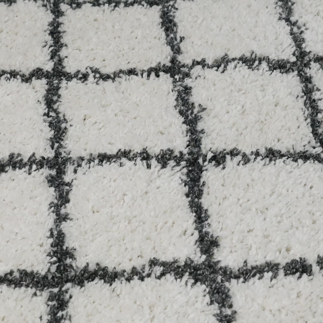 שטיח קזבלנקה 07 לבן/שחור ראנר עם פרנזים | השטיח האדום