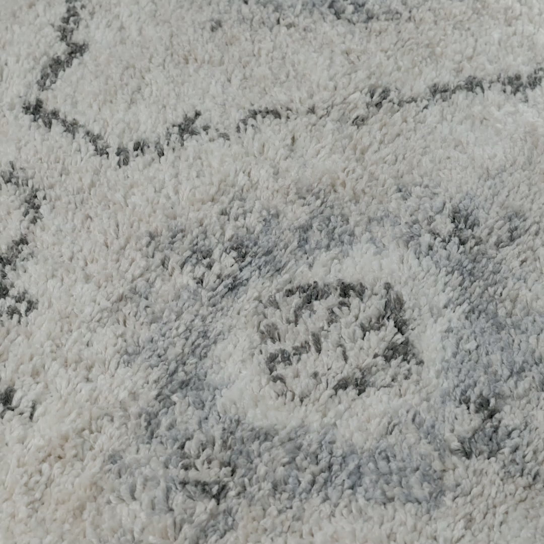 שטיח קזבלנקה 10 לבן/אפור/קרם עם פרנזים | השטיח האדום