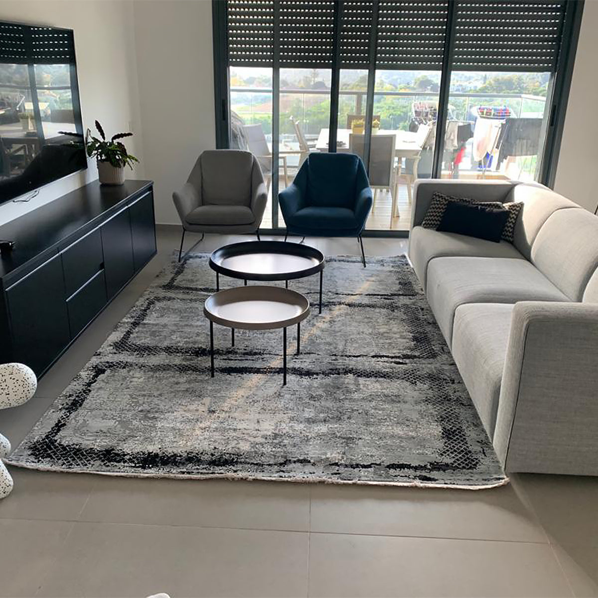 שטיח ג'איפור 14 שחור/אפור עם פרנזים | השטיח האדום