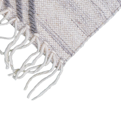 שטיח קילים סקנדינבי 16 לבן/אפור בהיר עם פרנזים | השטיח האדום