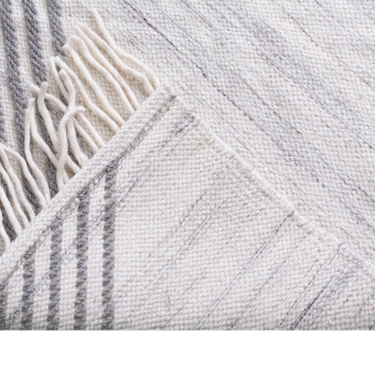 שטיח קילים סקנדינבי 16 לבן/אפור בהיר עם פרנזים | השטיח האדום