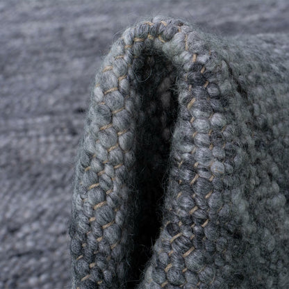 שטיח רימון 02 אפור כהה עם פרנזים | השטיח האדום