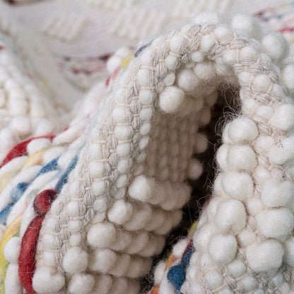 שטיח נירוונה 07 לבן/צבעוני עם פרנזים | השטיח האדום