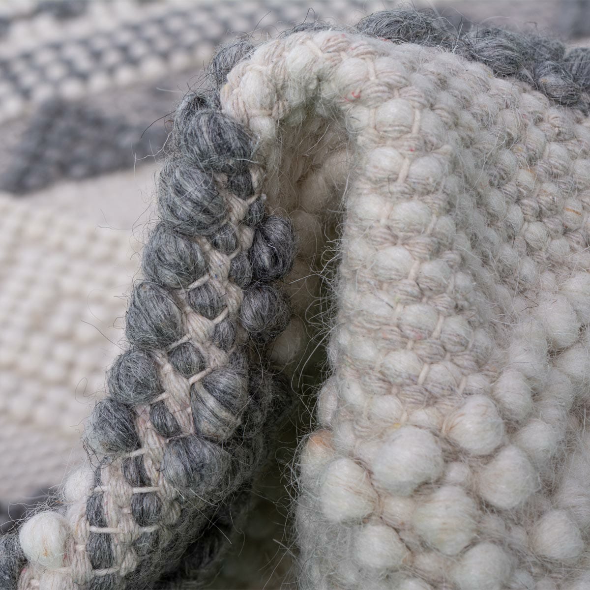 שטיח נירוונה 05 לבן/אפור | השטיח האדום