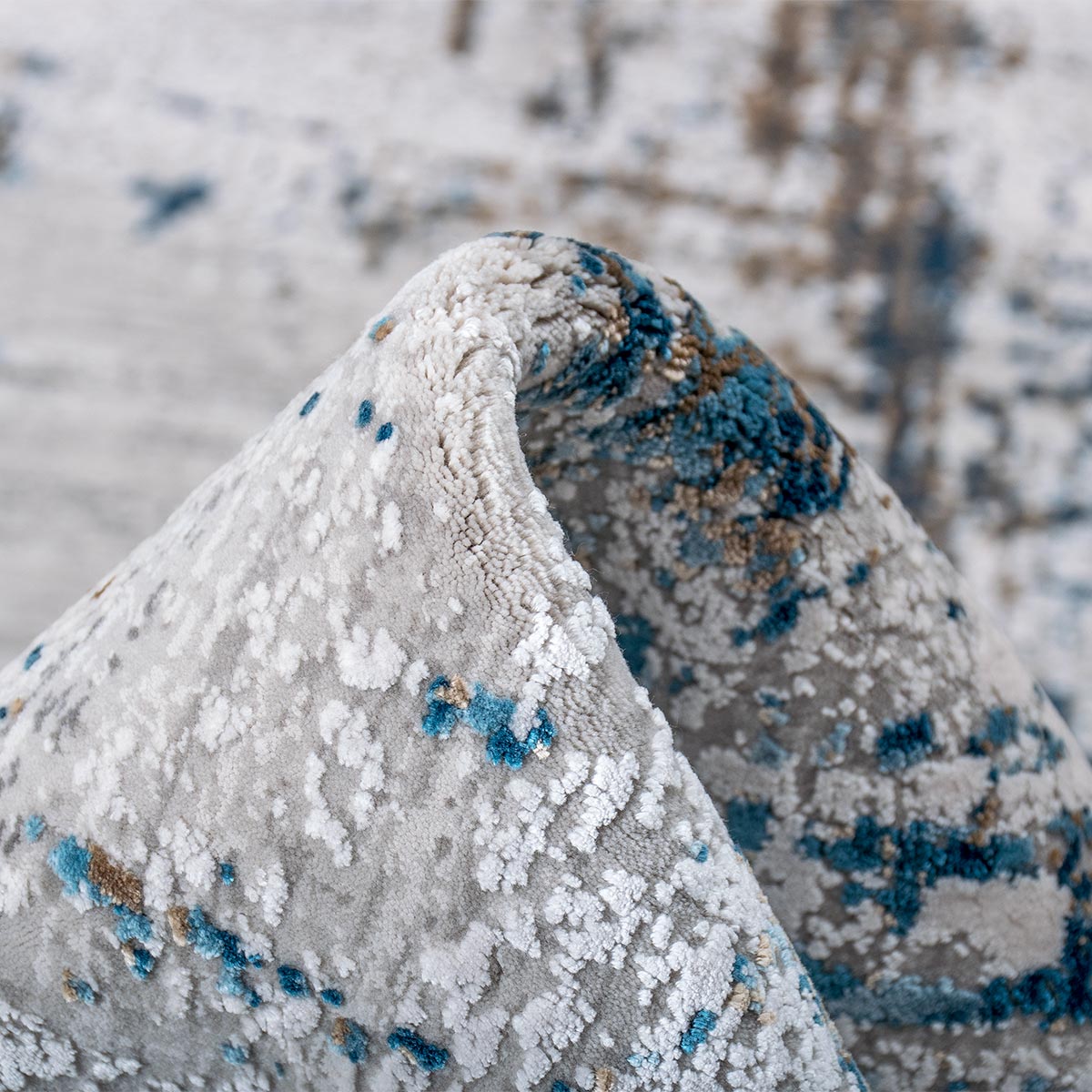 שטיח ג'איפור 01 אפור/כחול/בז' עם פרנזים | השטיח האדום