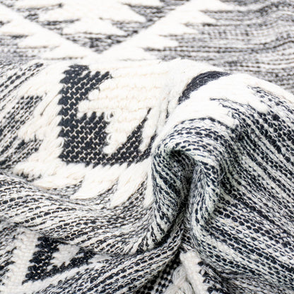 שטיח קילים סקנדינבי 06 אפור עם פרנזים | השטיח האדום