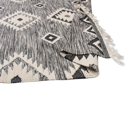 שטיח קילים סקנדינבי 06 אפור עם פרנזים | השטיח האדום