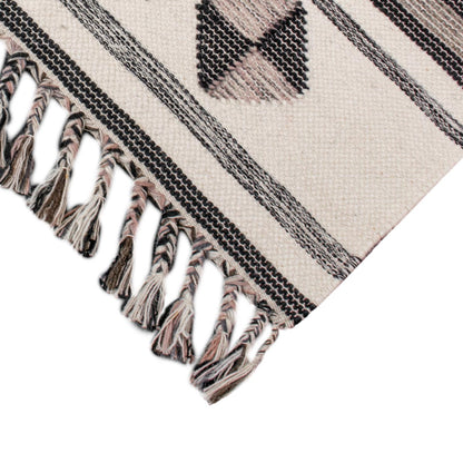 שטיח קילים סקנדינבי 02 ורוד עם פרנזים | השטיח האדום