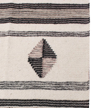 שטיח קילים סקנדינבי 02 ורוד עם פרנזים | השטיח האדום