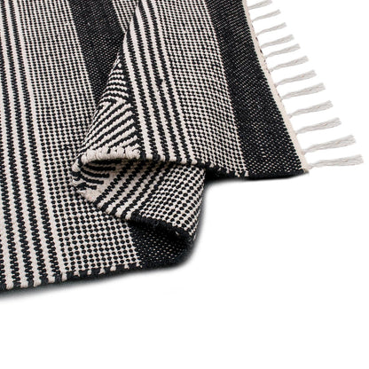 שטיח גפן כותנה 03 שחור עם פרנזים | השטיח האדום