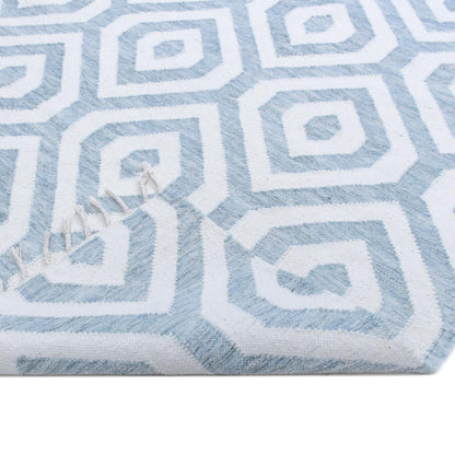 שטיח קילים הדס 02 תכלת/לבן עם פרנזים | השטיח האדום