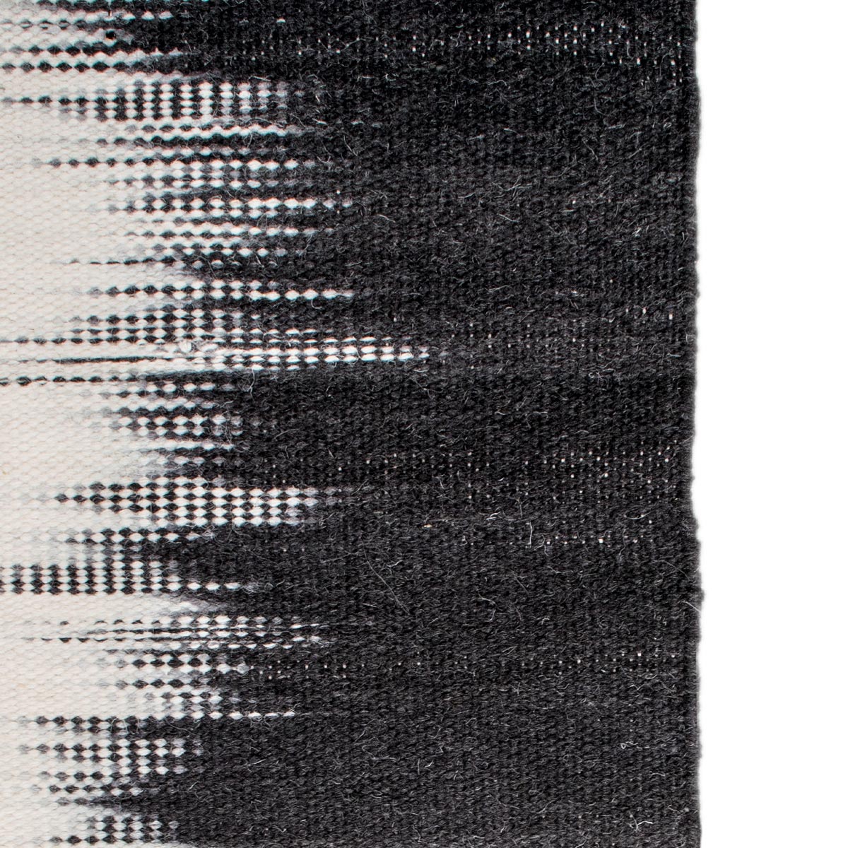 שטיח קילים הדס 12 שחור/אפור/לבן עם פרנזים | השטיח האדום