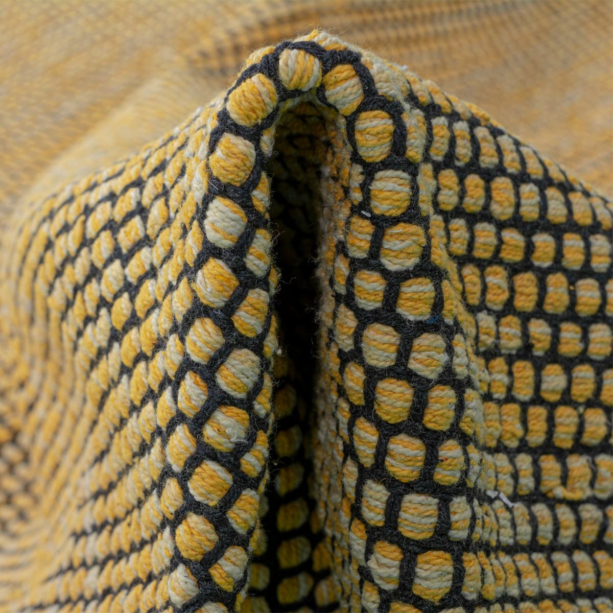 שטיח גפן כותנה 01 צהוב/שחור עם פרנזים | השטיח האדום