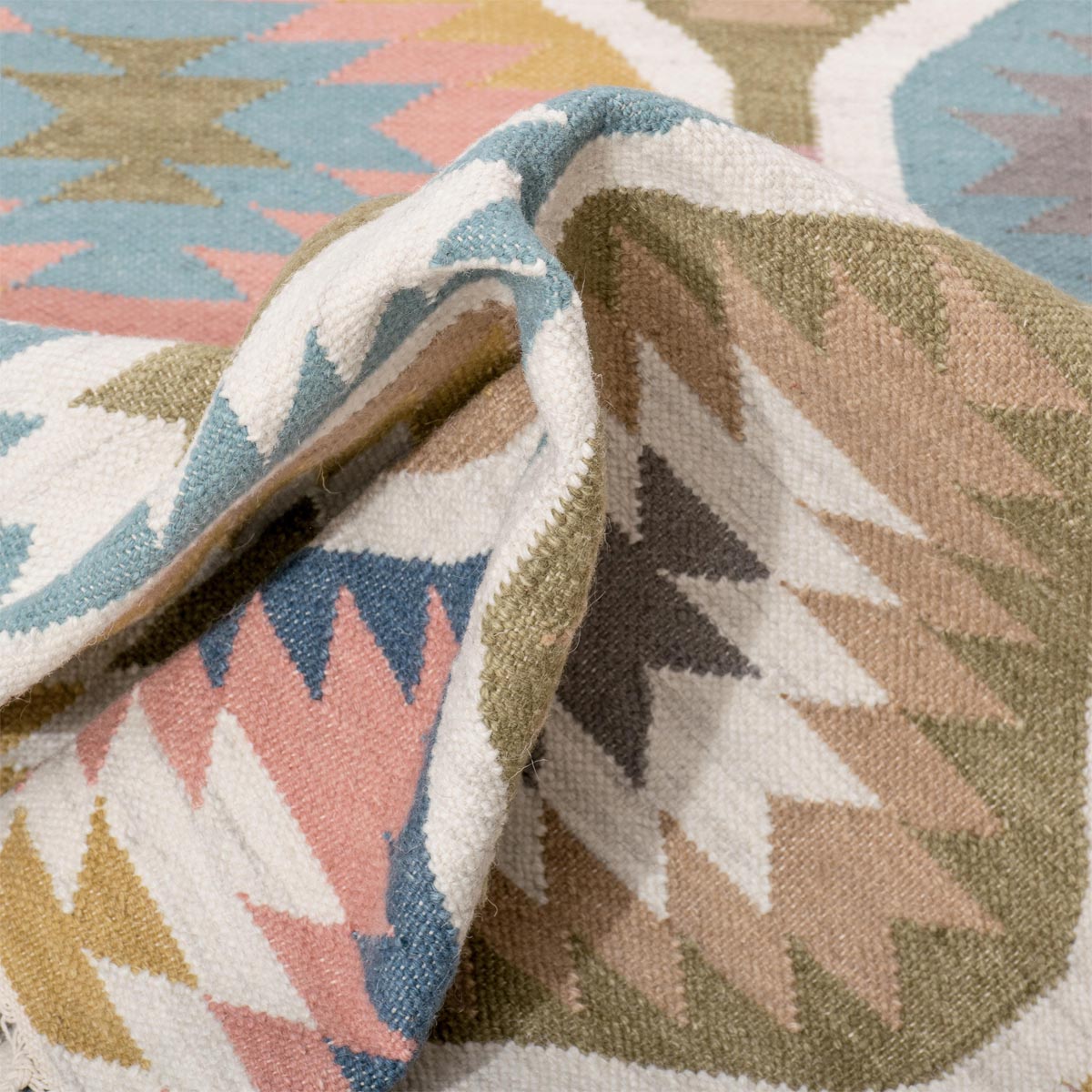 שטיח קילים שיראז 03 צבעוני עם פרנזים | השטיח האדום