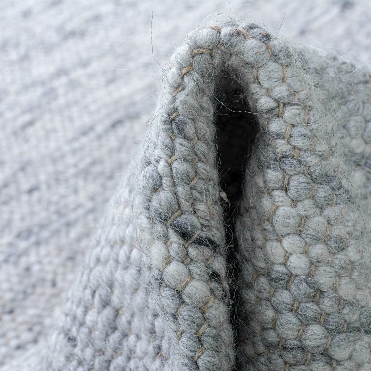 שטיח רימון 02 אפור עם פרנזים | השטיח האדום