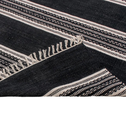 שטיח גפן כותנה 02 שחור עם פרנזים | השטיח האדום