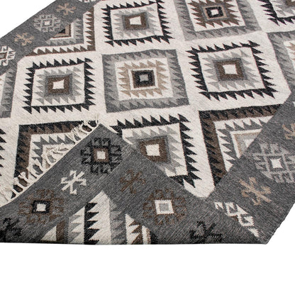 שטיח קילים סקנדינבי 01 אפור עם פרנזים | השטיח האדום