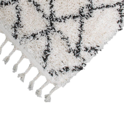 שטיח קזבלנקה 01 לבן/שחור עם פרנזים | השטיח האדום