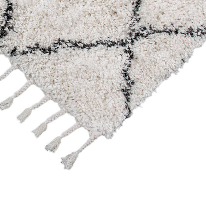 שטיח קזבלנקה 03 לבן/שחור עם פרנזים | השטיח האדום