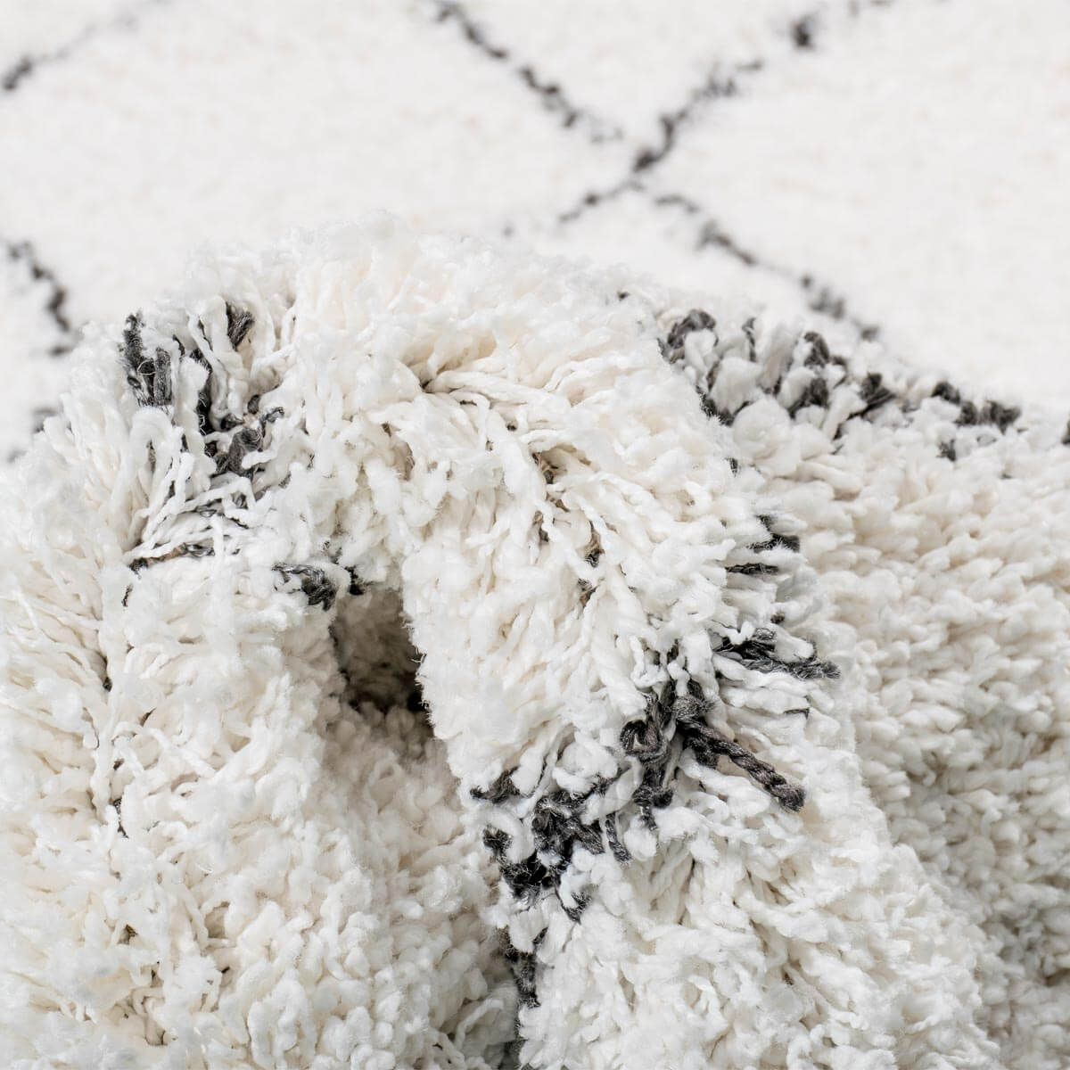 שטיח קזבלנקה 03 לבן/שחור עגול | השטיח האדום