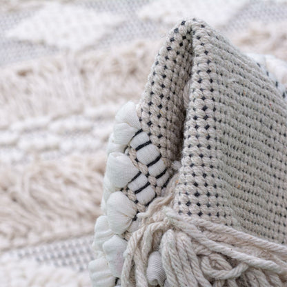 שטיח גפן כותנה 08 בז'/אפור/שחור עם פרנזים | השטיח האדום