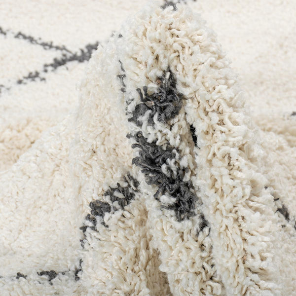 שטיח שאגי מרקש 02 קרם/שחור עם פרנזים SHAGI - hover