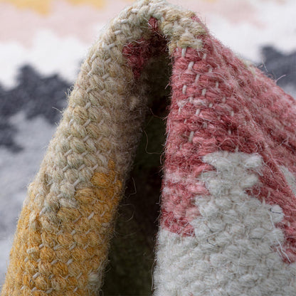 שטיח קילים סקנדינבי 17 צבעוני עם פרנזים | השטיח האדום