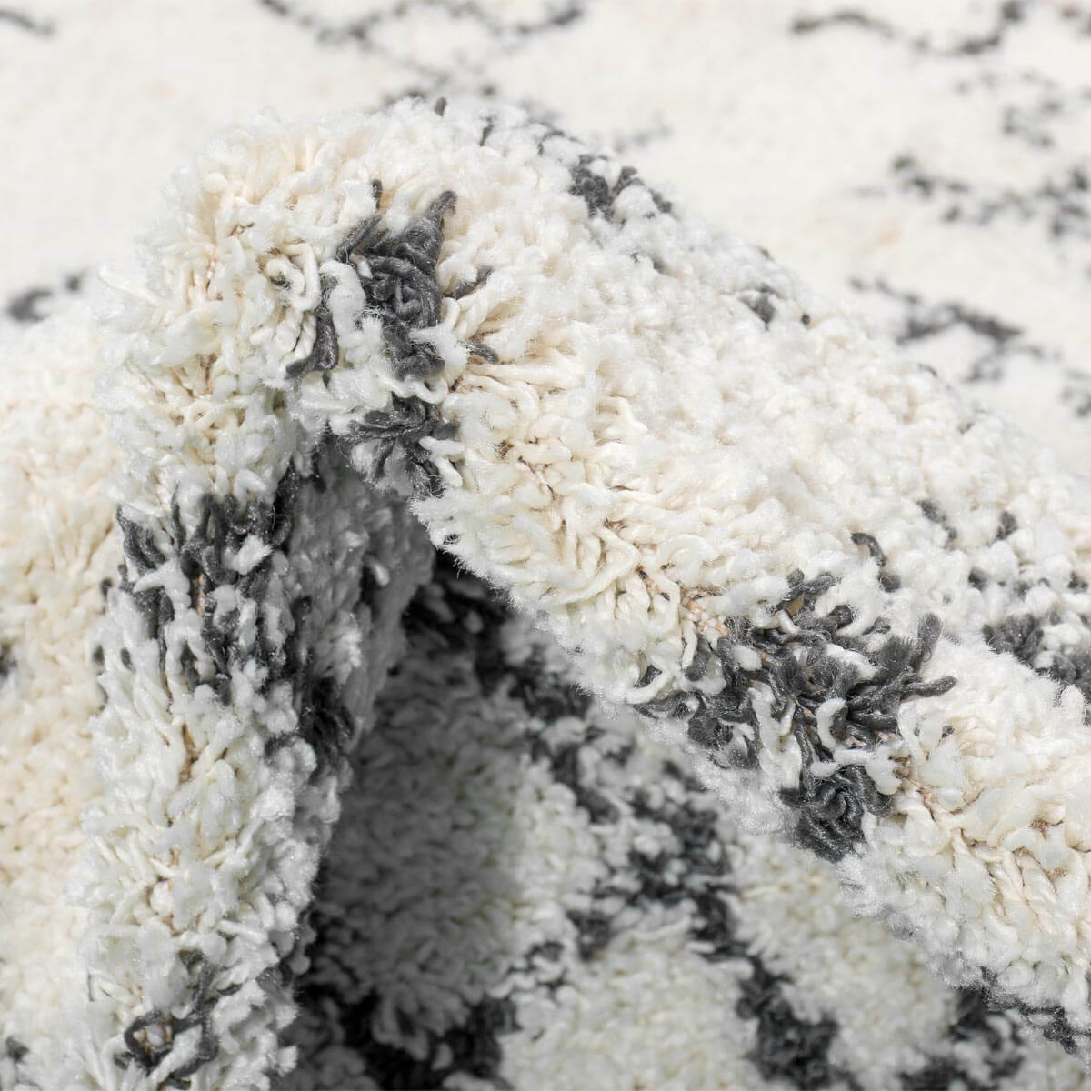 שטיח שאגי מרקש 06 קרם/שחור עם פרנזים | השטיח האדום