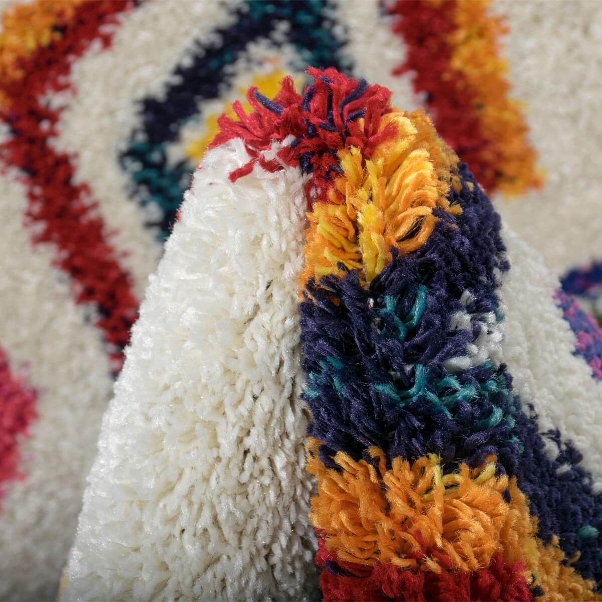 שטיח מיקונוס 03 קרם עם פרנזים | השטיח האדום