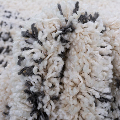 שטיח שאגי מרקש 10 קרם/שחור עם פרנזים | השטיח האדום