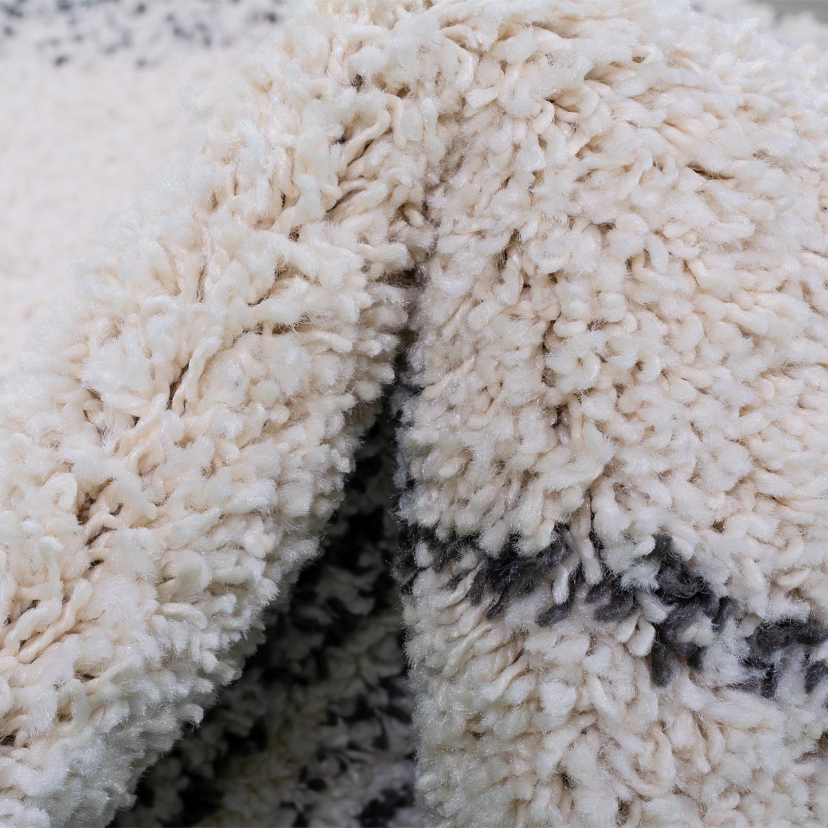 שטיח שאגי מרקש 10 קרם/שחור עגול | השטיח האדום