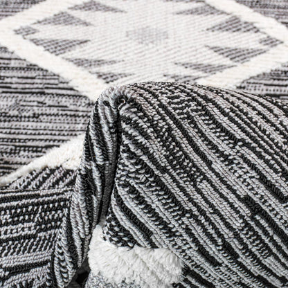 שטיח אטלס 04 אפור כהה עם פרנזים | השטיח האדום