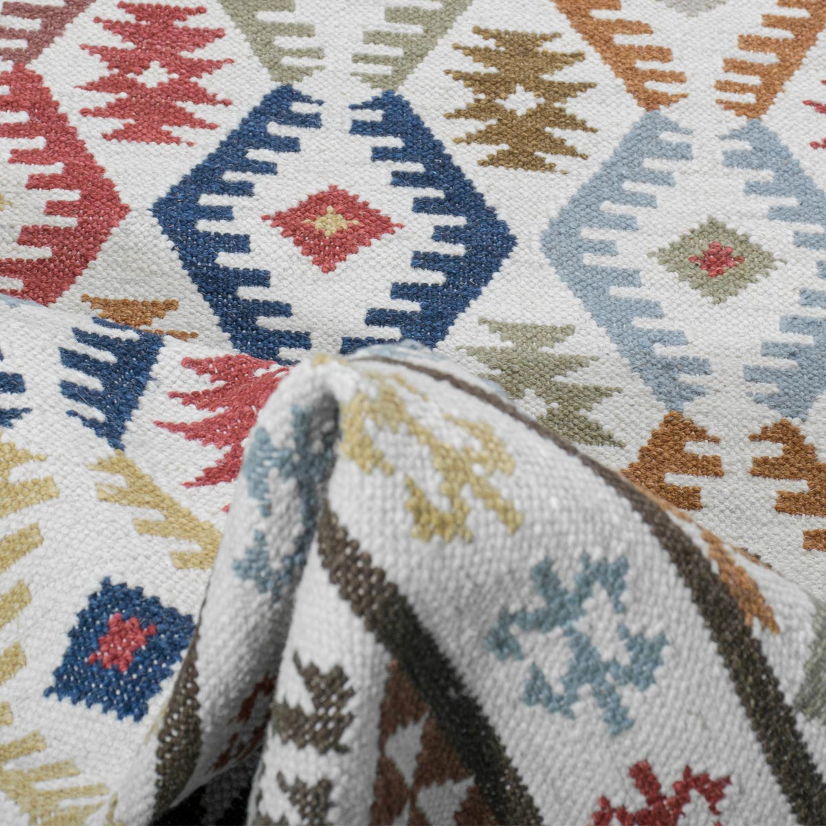 שטיח קילים שיראז 02 צבעוני עם פרנזים | השטיח האדום